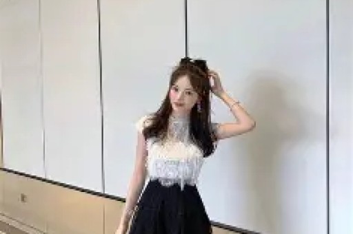 知名男明星承认婚内出轨后首次公开露面