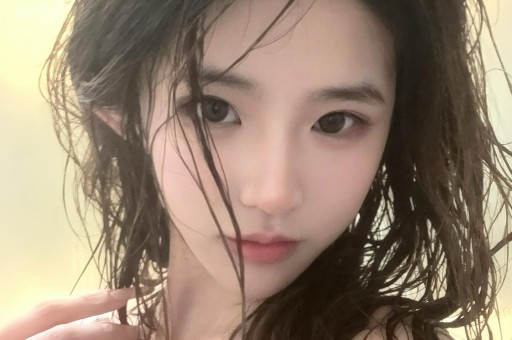 女大学生深夜得知母亲去世向同校70万粉丝博主求助后获助